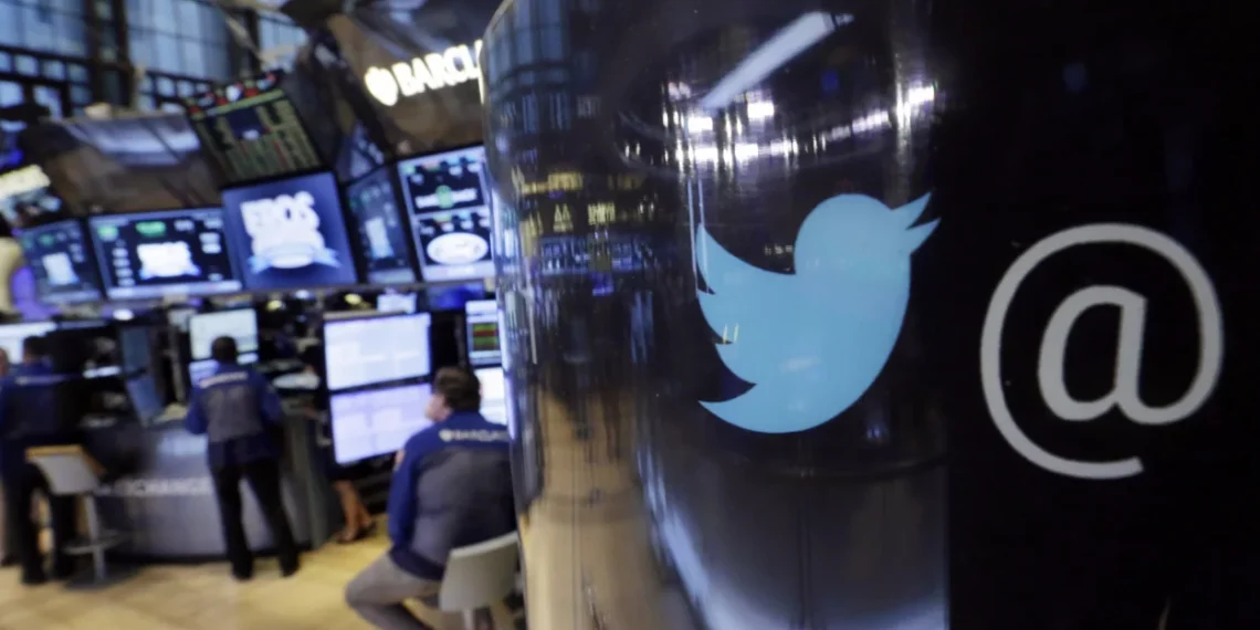 Twitter Tests Video View Counts for Select Users