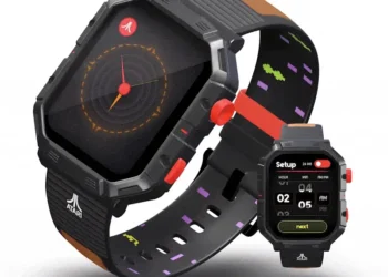 This gaming smartwatch has Atari classics built right in