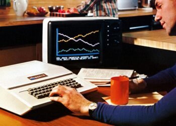 “Apple II Revolutionizes Personal Computing with First-Ever Color Display”