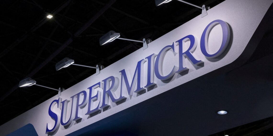 Super Micro Dominates AI Market, 70% Revenue from Tech