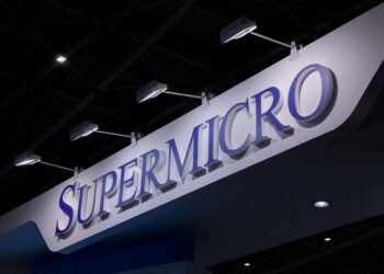 Super Micro Dominates AI Market, 70% Revenue from Tech