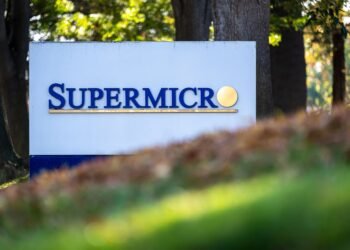 Super Micro Stock: AI Boom vs. Accounting Risk