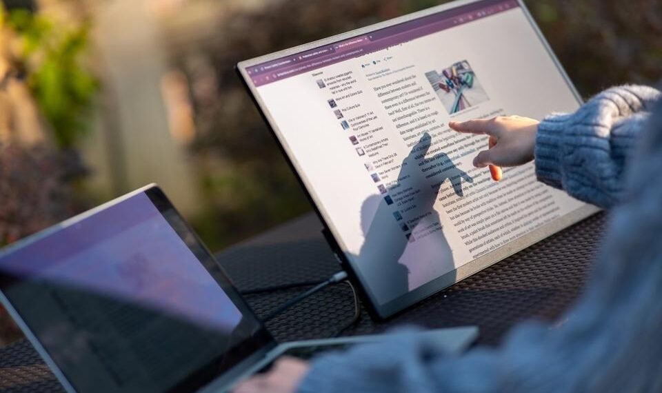 UHR Display: A Revolution in Eye-Friendly Computing