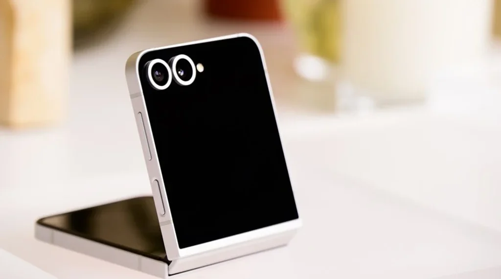 Galaxy Z Flip 7 Leak Hint at Bigger Cover Display